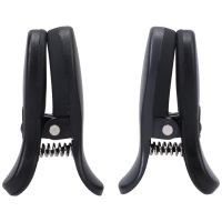 Doc Johnson Vibro Grippers - Vibrerende brystvorteklemmer med etui - Svart